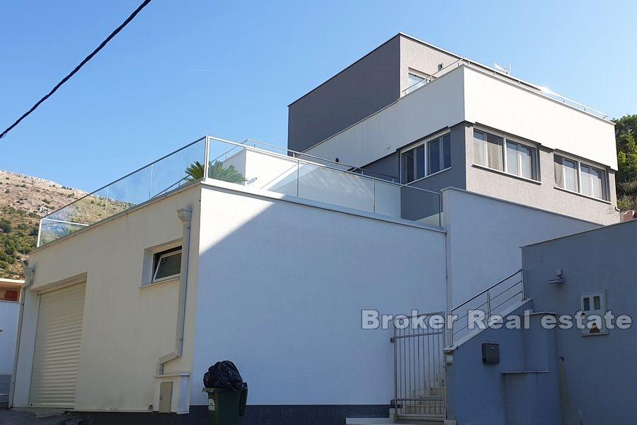 Near Split - House with pool