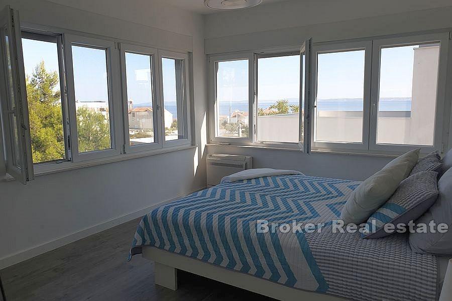 Near Split - House with pool