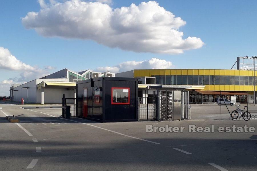 Slavonski Brod - Bureau, commerce-production et espace de stockage