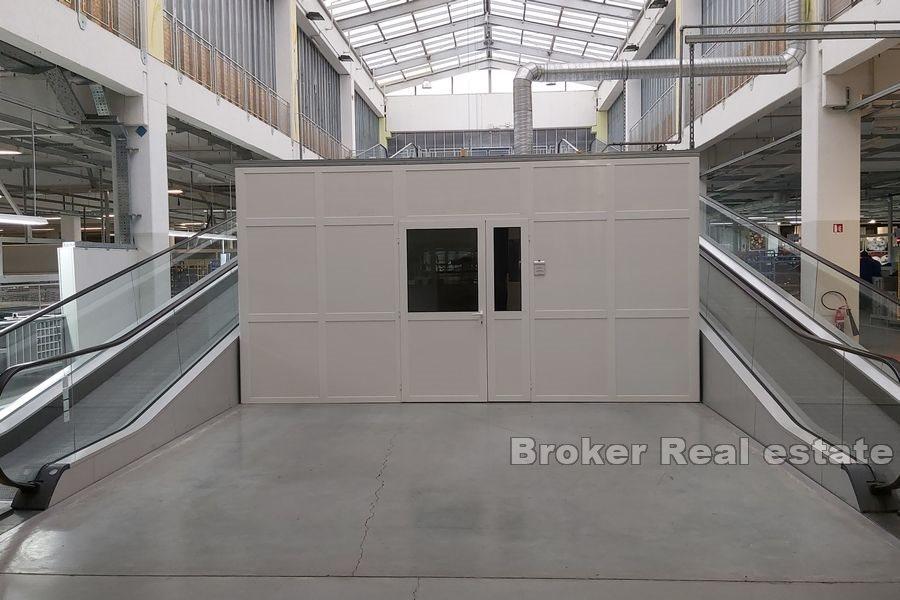 Slavonski Brod - Bureau, commerce-production et espace de stockage