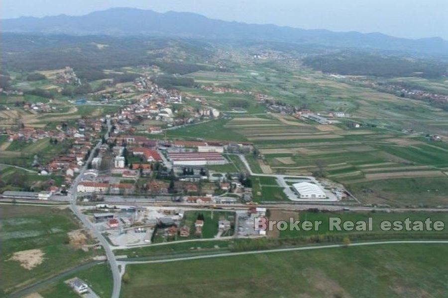 Près de Zagreb - Grand terrain à bâtir dans la zone d'activité