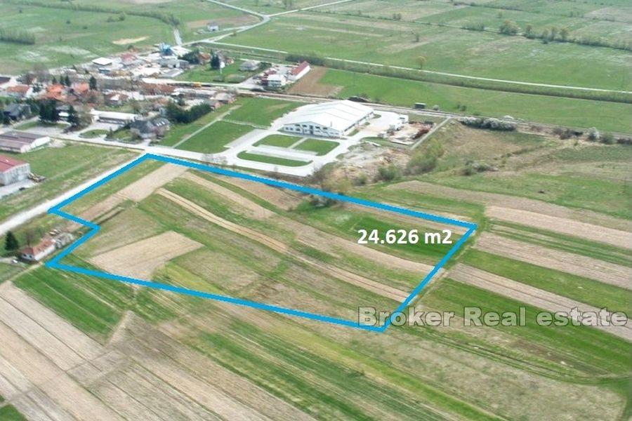 Près de Zagreb - Grand terrain à bâtir dans la zone d'activité