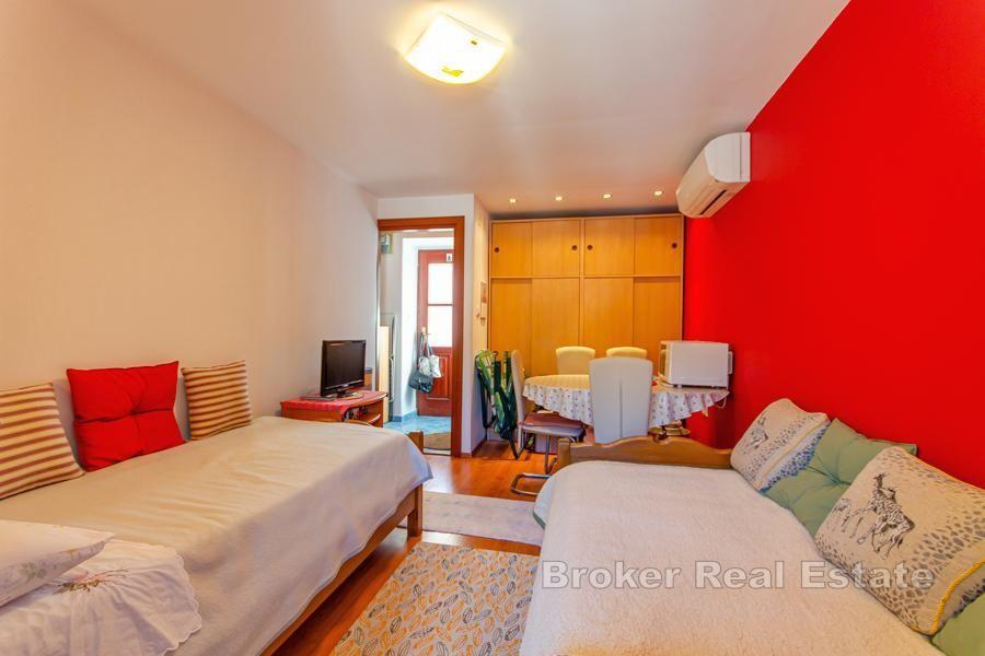 Wyspa Šolta - Kamienny dom na nabrzeżu