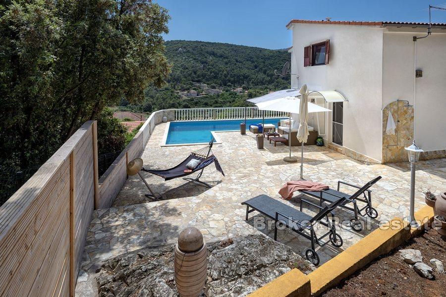 Wyspa Hvar - Dom z basenem i dużym ogrodem