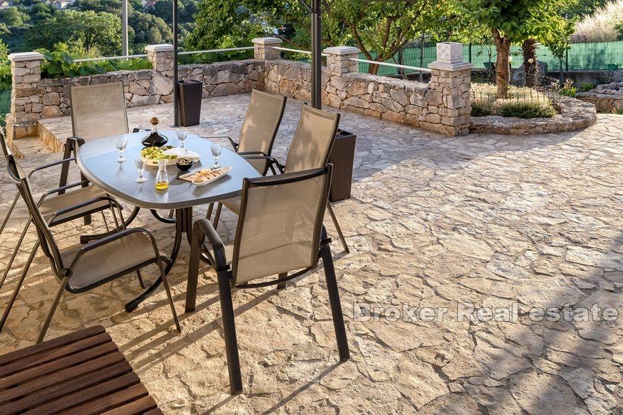 Wyspa Hvar - Dom z basenem i dużym ogrodem