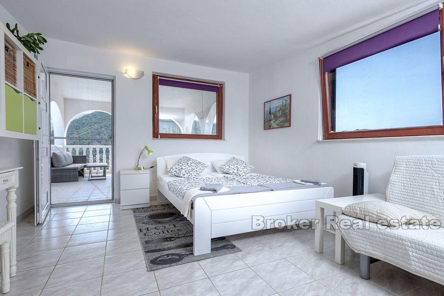 Wyspa Hvar - Dom z basenem i dużym ogrodem