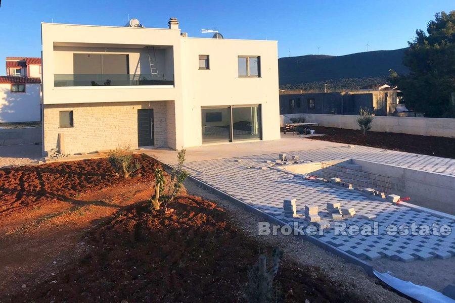 Près de Sibenik - Maison avec piscine en construction