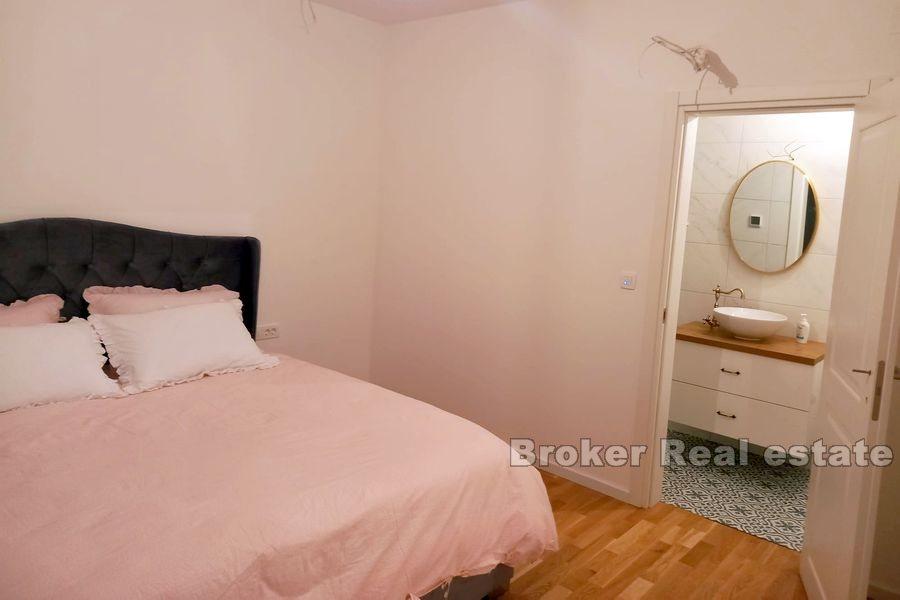 Près de Sibenik - Maison avec piscine en construction