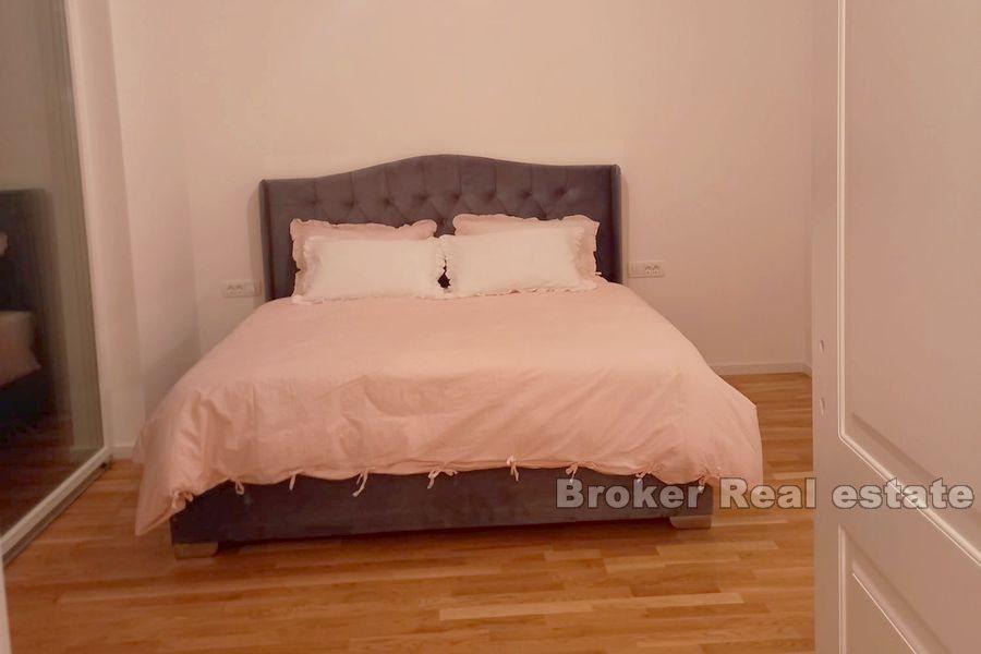 Près de Sibenik - Maison avec piscine en construction