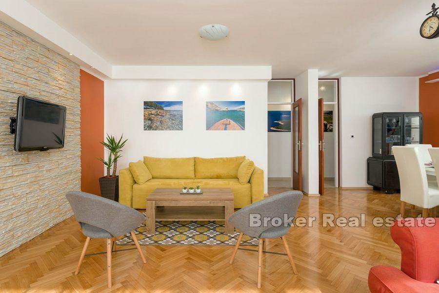 Сплит - Трстеник, комфортабельная двухуровневая квартира с террасой