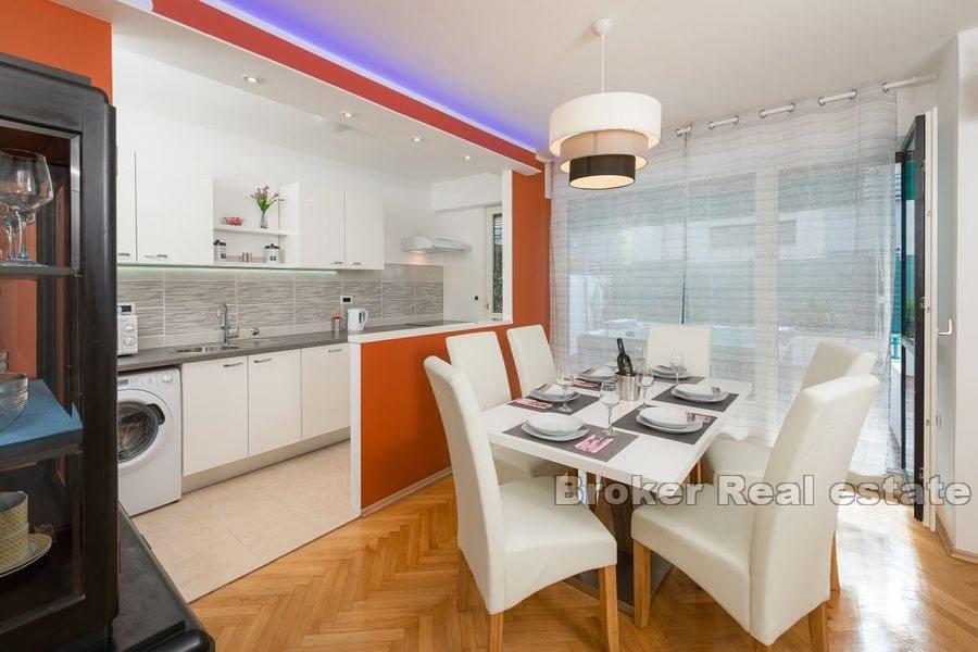 Сплит - Трстеник, комфортабельная двухуровневая квартира с террасой