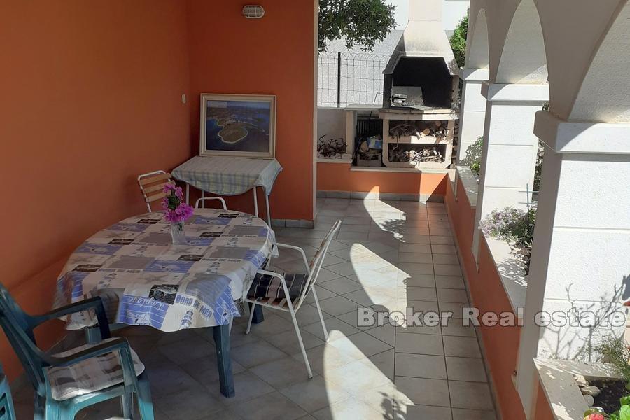 Rogoznica, dom z apartamentami 10m od morza