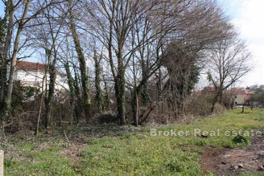 Otok Ugljan - Građevinsko zemljište u centru, blizu mora