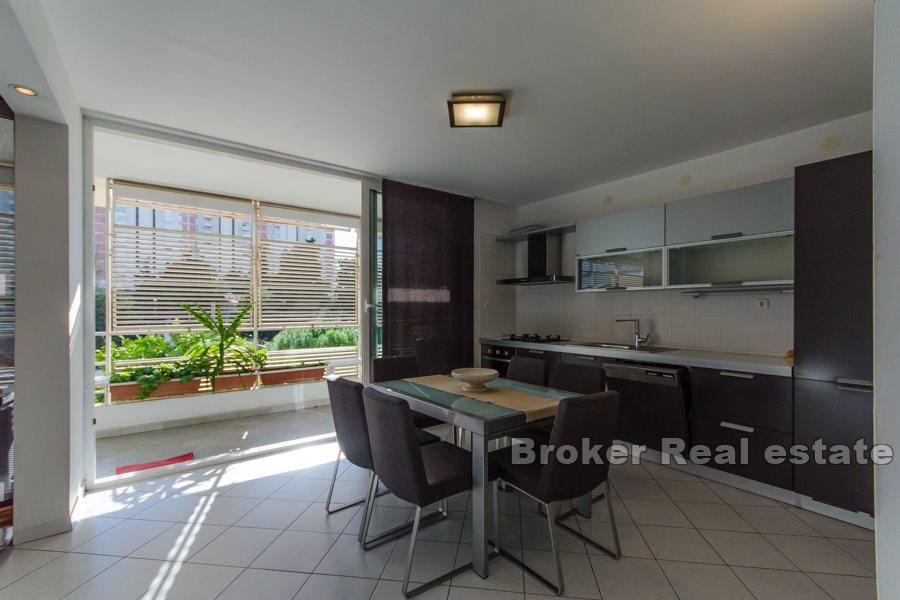 Split, Trstenik - Komfortní mezonetový apartmán