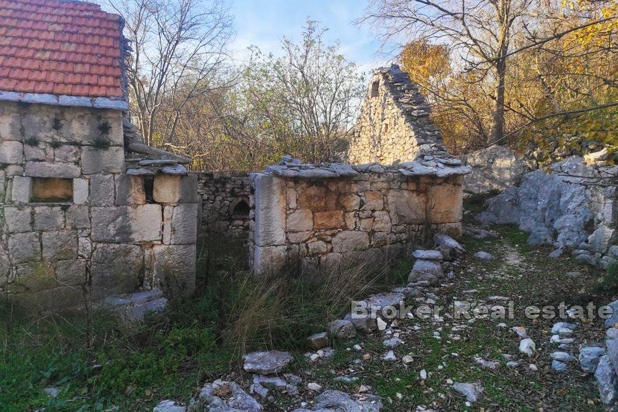 Blízko Split - Dalmatínske chaty na veľkom pozemku