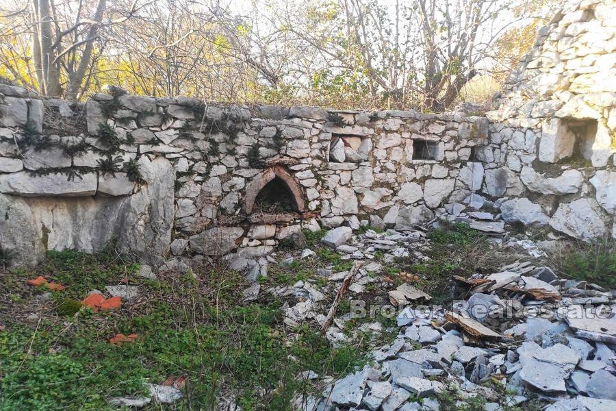 Blízko Split - Dalmatínske chaty na veľkom pozemku