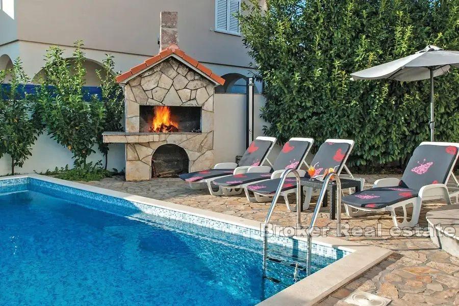 Rogoznica - Maison avec appartements avec vue sur la mer