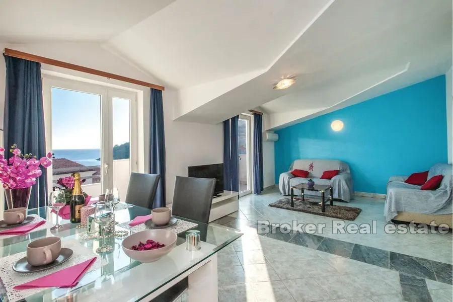 Rogoznica - Maison avec appartements avec vue sur la mer