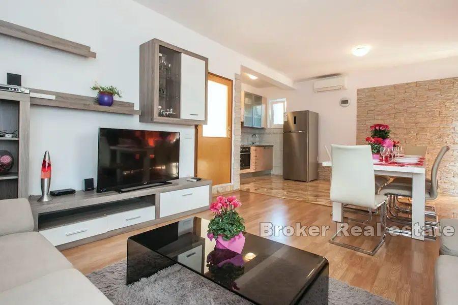 Rogoznica - Maison avec appartements avec vue sur la mer