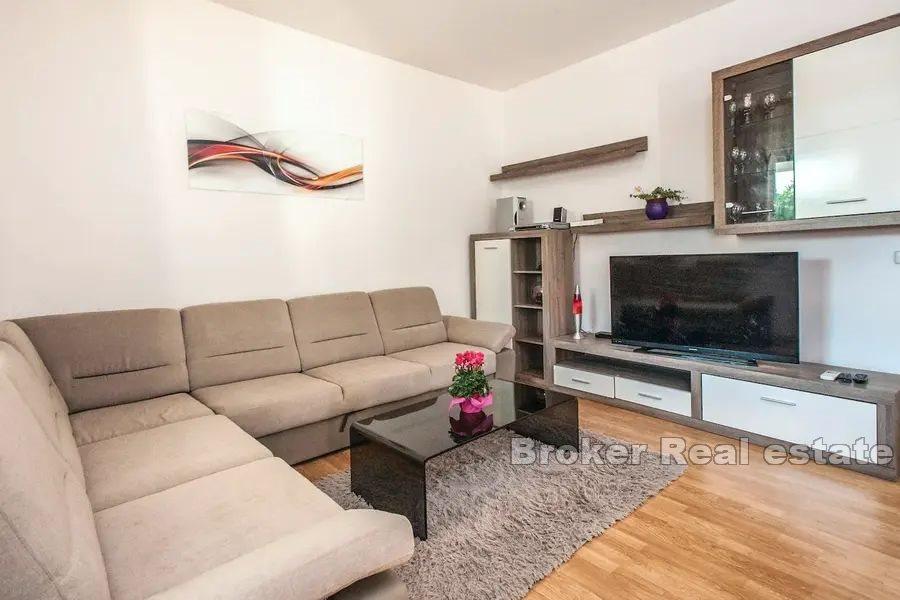 Rogoznica - Maison avec appartements avec vue sur la mer