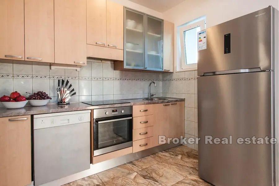 Rogoznica - Maison avec appartements avec vue sur la mer