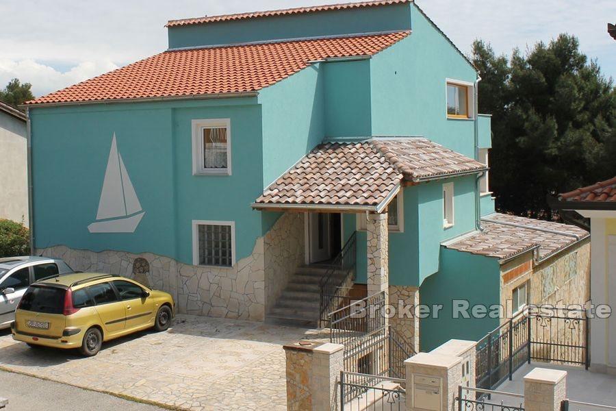 Rovinj - Hus med lägenheter nära havet