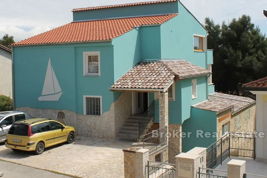 Rovinj - Haus mit Wohnungen in der Nähe des Meeres