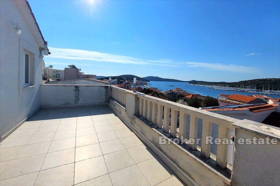 Rogoznica - House with apartments near the sea