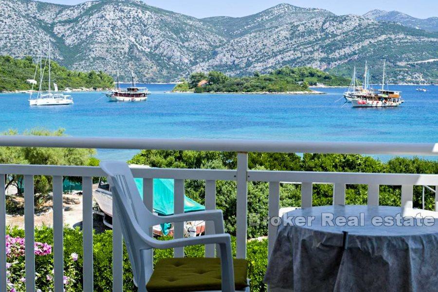 Île de Korcula - Maison au premier rang de la mer