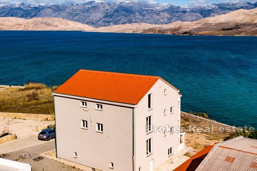 Pag - Hus i första raden mot havet