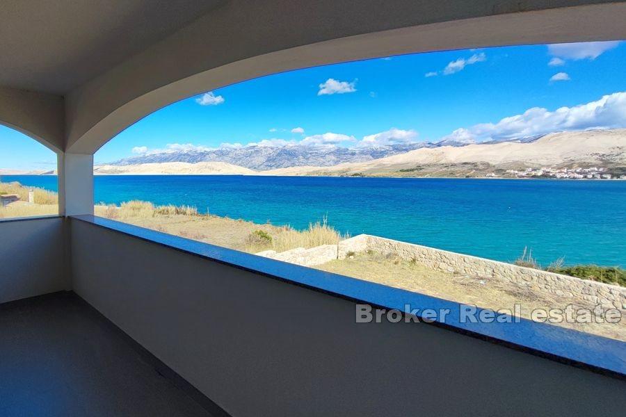 Pag - Hus i första raden mot havet