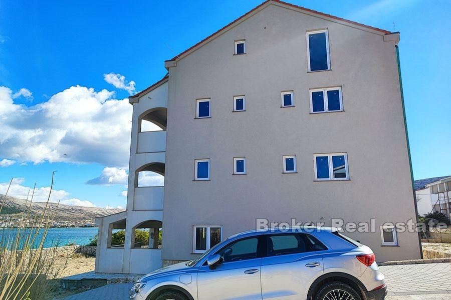 Pag - Hus i första raden mot havet