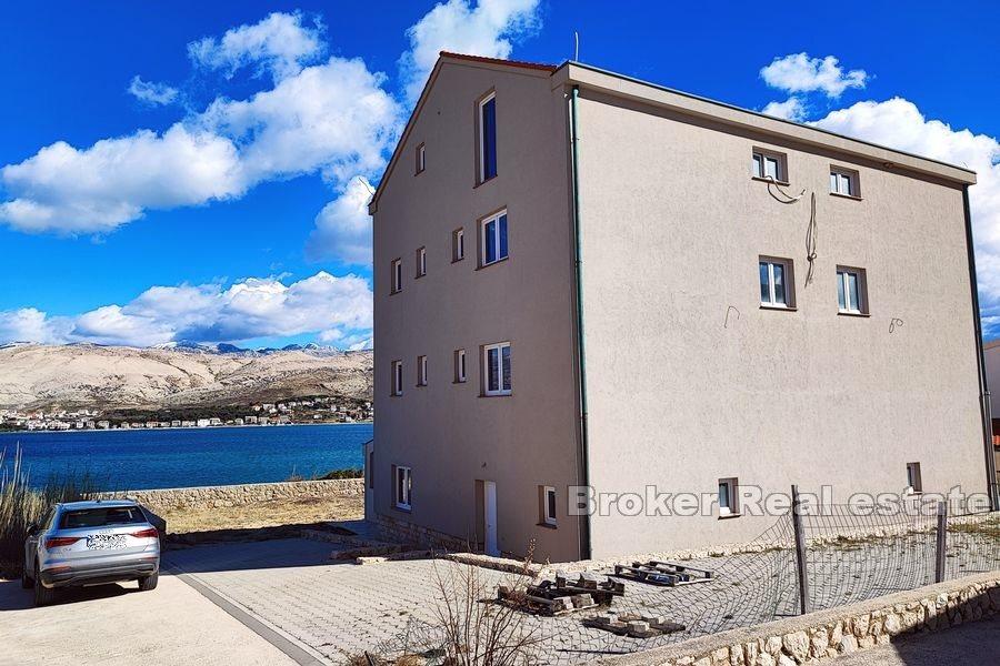 Pag - Hus i första raden mot havet