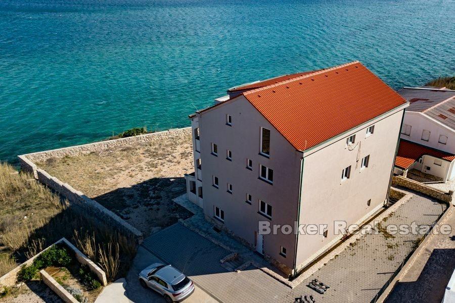 Pag - Casa in prima fila sul mare