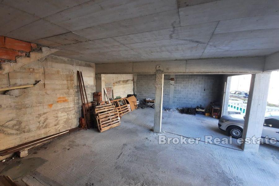 Split - Visoka, uferdig hus