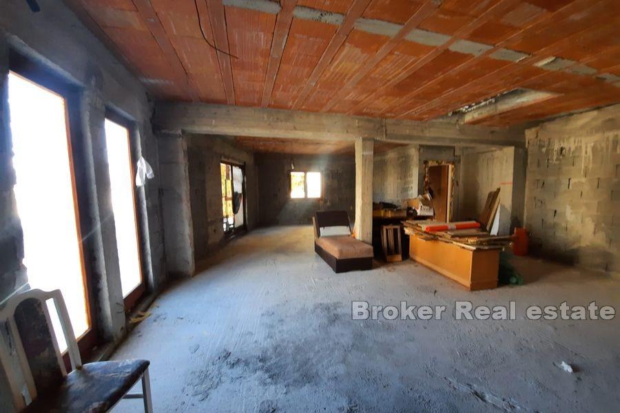 Split - Visoka, unfertiges Haus