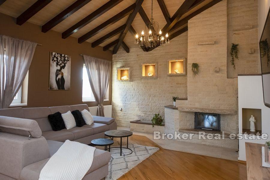 Šibenik - Kamenný dům s bazénem