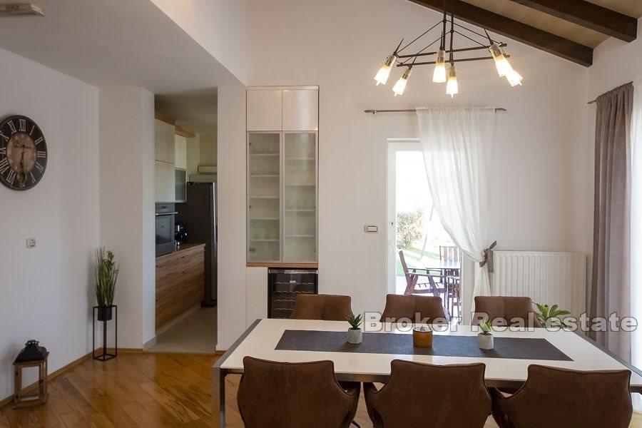 Šibenik - Kamenný dům s bazénem