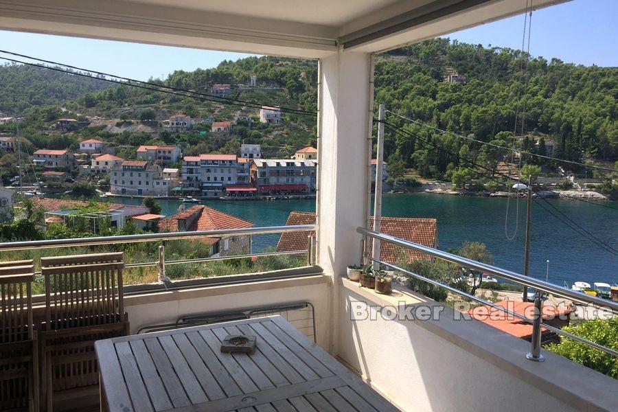 Ostrov Šolta - Dvoupokojový apartmán s výhledem na moře