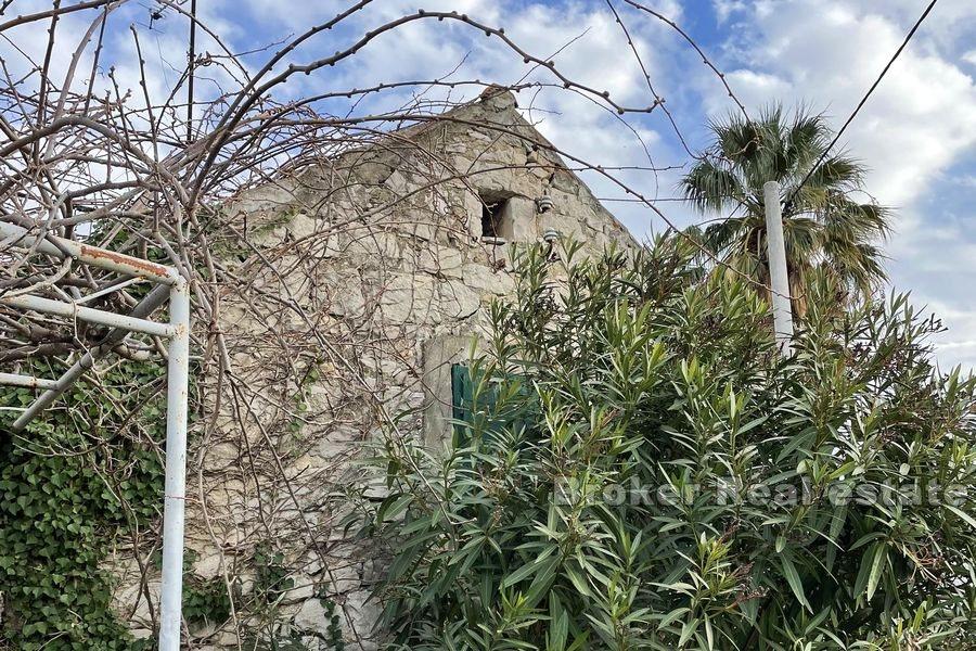 Près de Split - Ancienne maison en pierre à reconstruire