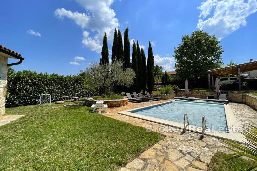 Poreč - Maison en pierre avec piscine