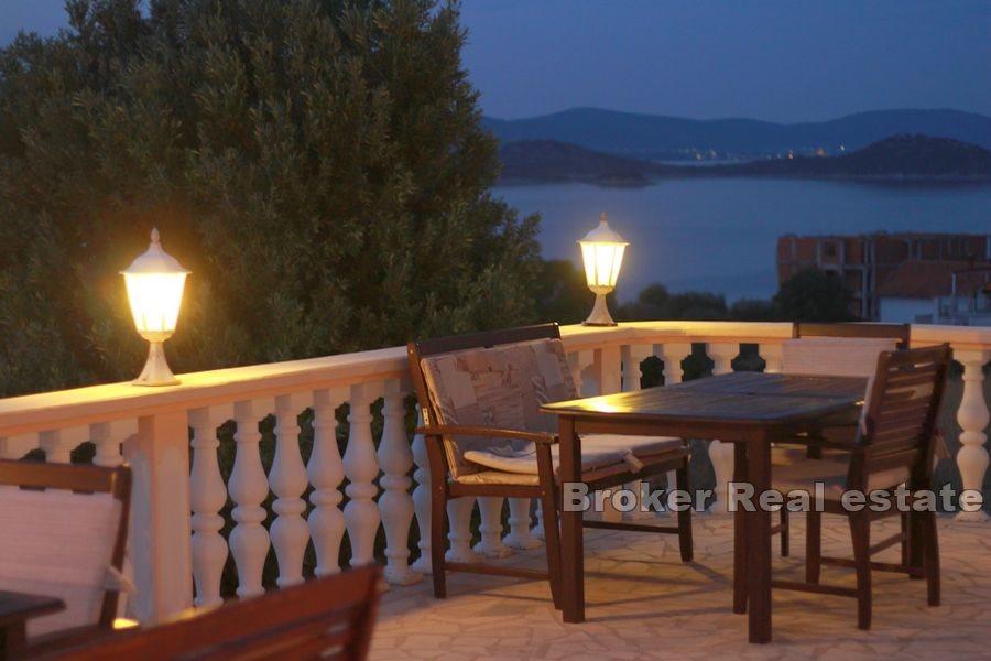 Biograd na Moru - Dom z apartamentami blisko morza