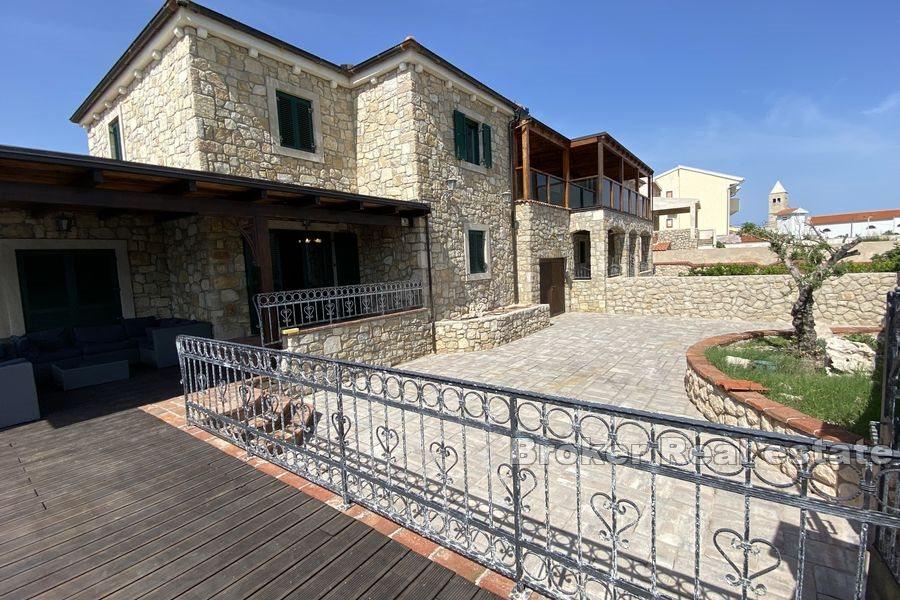 Okolica Zadra - Kamena kuća s bazenom uz more