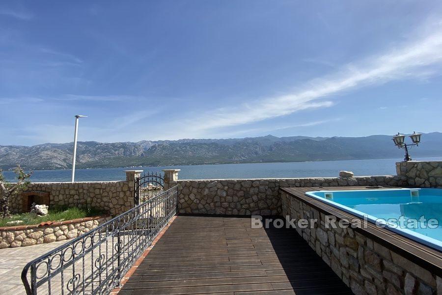 Okolica Zadra - Kamena kuća s bazenom uz more