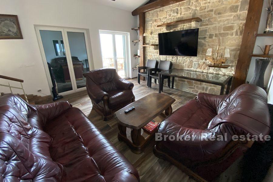 Okolica Zadra - Kamena kuća s bazenom uz more