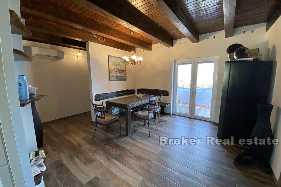 Okolica Zadra - Kamena kuća s bazenom uz more