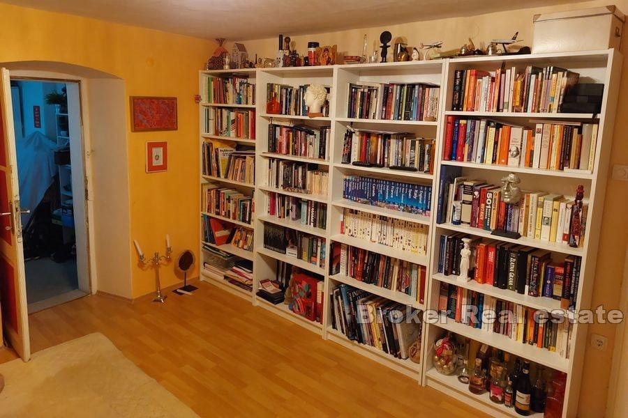 Split sentrum - Leilighet med hage i steinhus