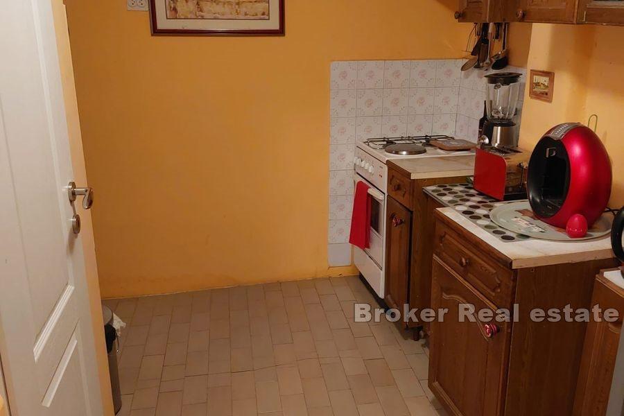 Split sentrum - Leilighet med hage i steinhus