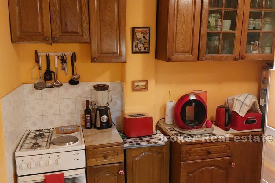 Split sentrum - Leilighet med hage i steinhus