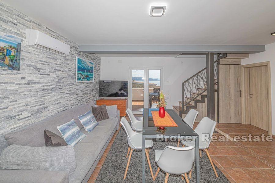 Drvenik - Kamenný dům s bazénem u moře